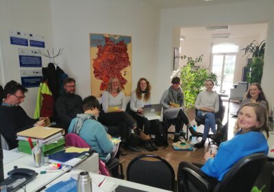 Foto zur Meldung: Wie kommt die Birne auf den Tisch? Eberswalder Studentinnen auf Fachexkursion in der Prignitz