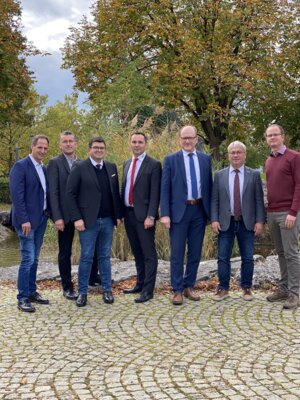 v.l. Tobias Peter, Jürgen Rohwer, Albrecht Weber (Zuchtleiter), Dr. Raffael Wesoly (GF) Hans-Benno Wichert (Präsident SZV), Torsten Roder (Vorsitzender HSZV), Christian Schmoll (GF HSZV) (Bild vergrößern)