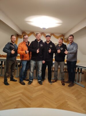 von links nach rechts: Ortsvorsteher Adrian von Hubatius, Wolfgang Gischler (Schwimmbadförderverein), Daniel Mai, Christian Mai, Uwe Wittig, Bürgermeister Jonas Korell (Bild vergrößern)