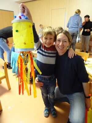 Kita Kinderarche Kunterbunt - (Groß-)Eltern-Kind-Aktion „Wir basteln Laternen“