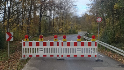 Dentwagenbrücke für sämtliche Fahrzeuge gesperrt (Bild vergrößern)
