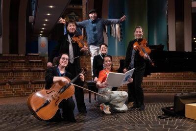 Das Plutino-Ensemble präsentiert das Stück „Fridolin Fliegt“