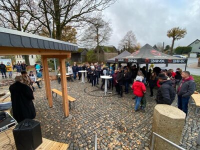Link zu: Dorfplatz in Röthenbach eingeweiht