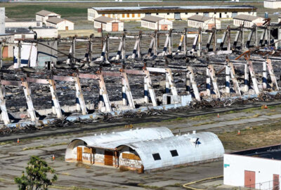 Asbest - Freisetzung nach Brand eines Hangars in der Nähe von L.A. (Bild vergrößern)
