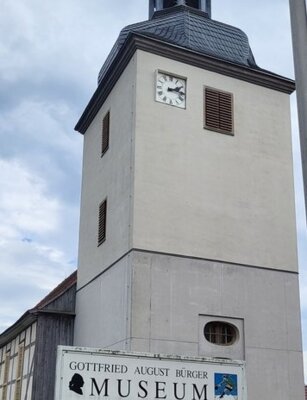 Meldung: Roman-Lesung Mein Himmel brennt und Gespräch im Kirchturm von Molmerswende mit Renate Sattler
