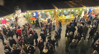 Foto zur Meldung: Vorweihnachtsstimmung in Moosbach: Weihnachtsmarkt mit tollem Programm – Nikolausbesuch am Sonntag, 3. Dezember