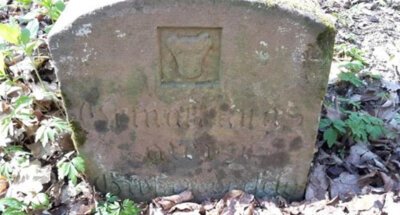 Ein historischer Grenzstein aus Großrinderfeld. (Bild vergrößern)
