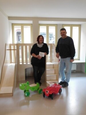 Die Antragstellerin in der neuen Einrichtung, die nun insbesondere für Kinder von 0-3 Jahren ausgestattet ist. (Bild vergrößern)