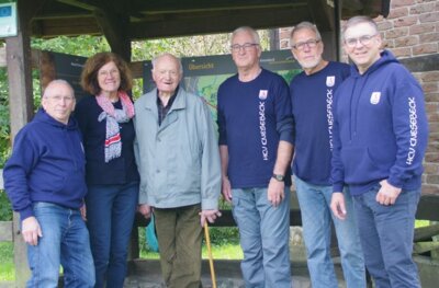 Der aktuelle Heimatausschuss Knesebeck:  v.l.n.r.: Helmuth Knetsch, Elisabeth Schulze, Hermann Heinecke, Kurt Mann, Jochen Schulze und Matthias Rode (Bild vergrößern)