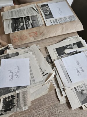 Wir haben angefangen alte Zeitungsberichte zu archivieren ...
