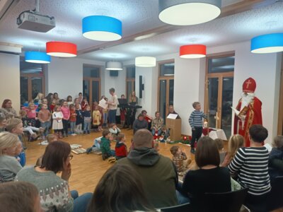 Foto zur Meldung: Kinder singen für den Nikolaus