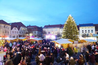 Auch 2023 war der Calauer Weihnachtsmarkt wieder gut besucht. Foto: Stadt Calau / Jan Hornhauer (Bild vergrößern)