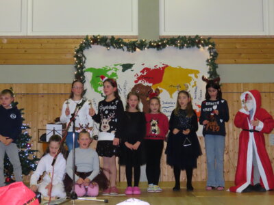 Foto zur Meldung: Weihnachtskonzert der Krea(k)tiven Grundschule