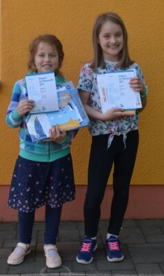 Strahlende Siegerinnen beim Mathematikwettbewerb 