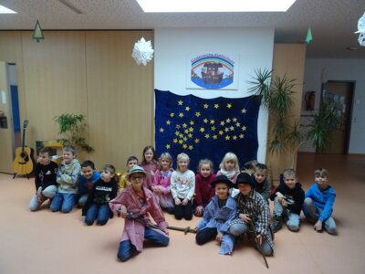 Grundschule Bimbach zu Besuch am Adventsweg in der Kath. Kita Kinderarche Kunterbunt