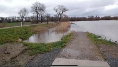 Foto zur Meldung: Hochwasser beeinträchtigt Radweg zwischen Westeregeln und Etgersleben