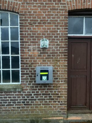Defibrillator an der Alten Meierei (Bild vergrößern)