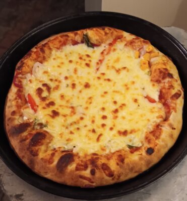 Pizza essen (Bild vergrößern)