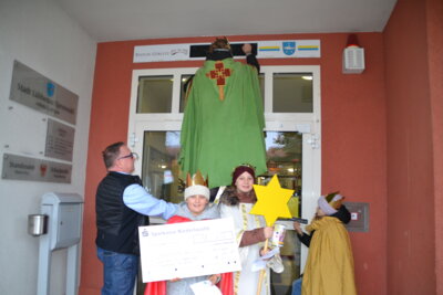 Foto zur Meldung: Sternsinger segnen das Rathaus der Stadt Lübbenau/Spreewald