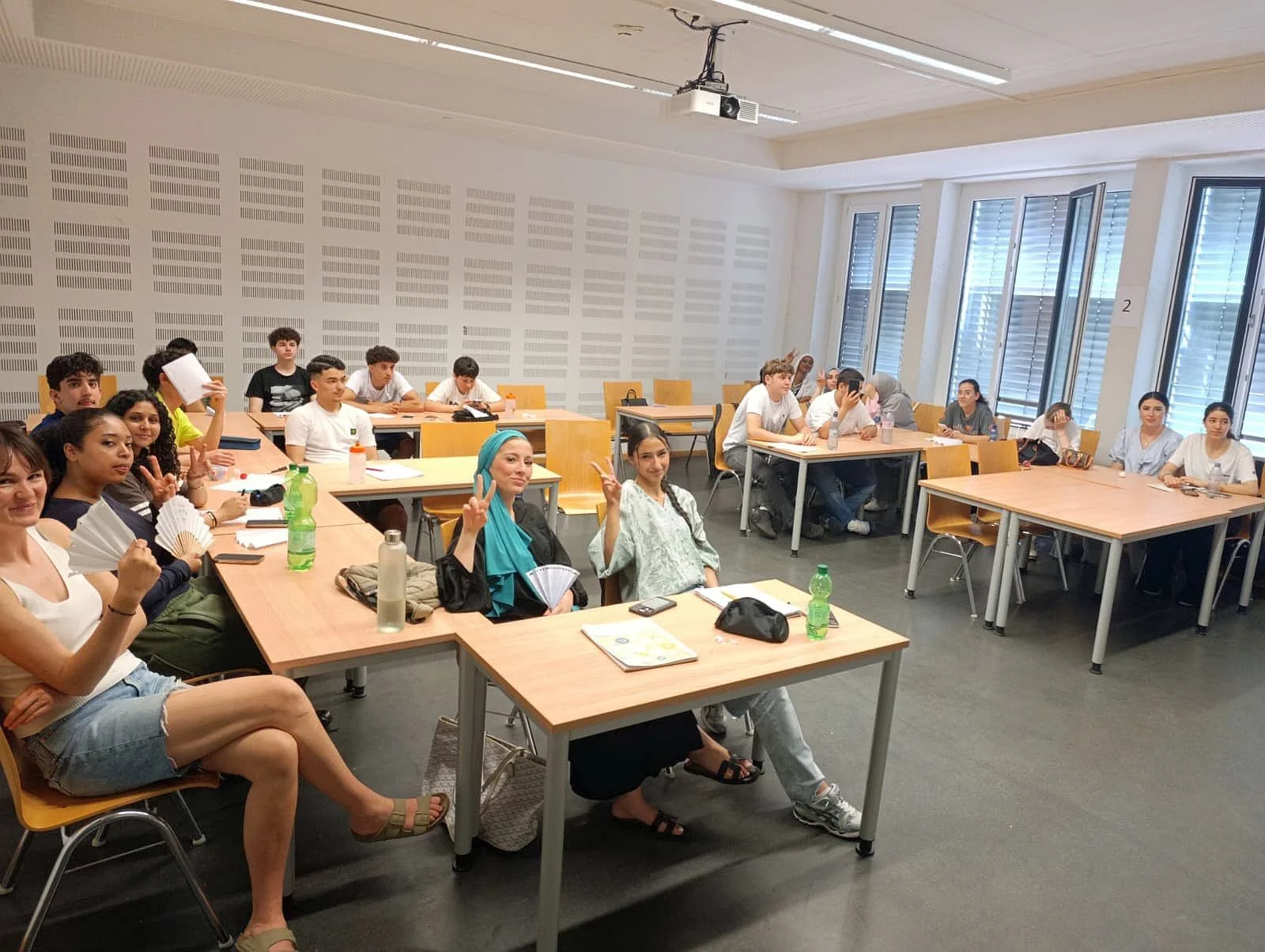 Schüler*innen im Seminarraum der Fakultät Mathematik der TU Dortmund