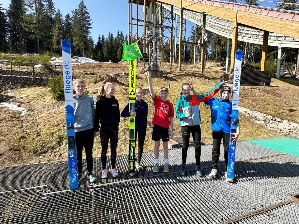 Mila Twarok beim Deutschen Schülercup und Max Unglabe beim FESA-Cup dabei