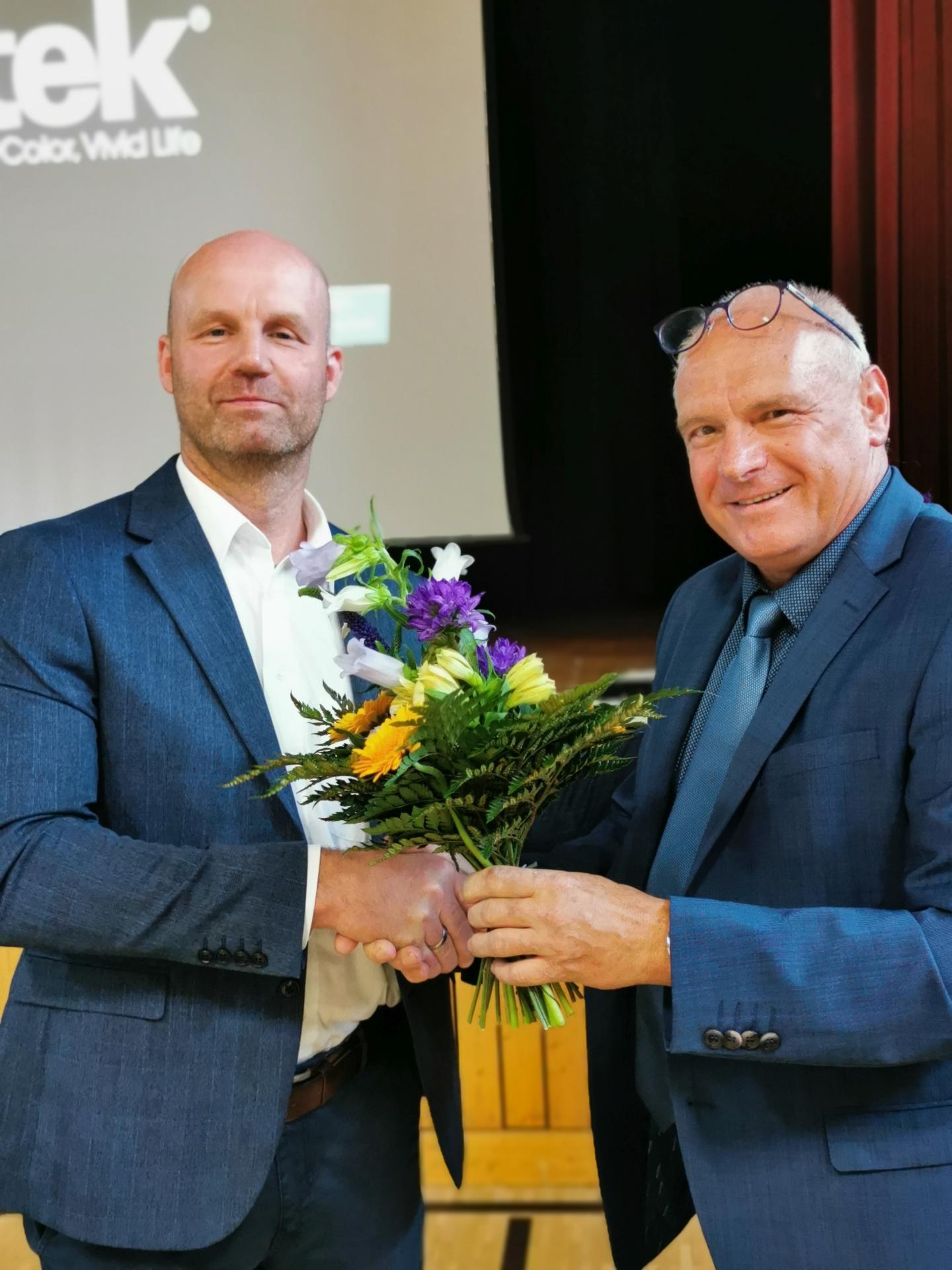 Der neue Bürgermeister heißt ab 1. Juli Marco Babenz (links). Er wurde von Knut Jende im Amt begrüßt.