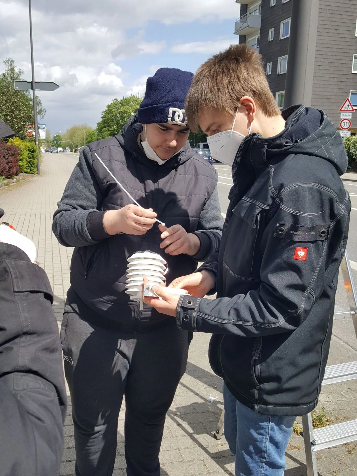 Schüler erforschen Mikroklima in Recklinghausen Letzte Arbeit an den Temperatursensoren aus dem 3 D-Drucker