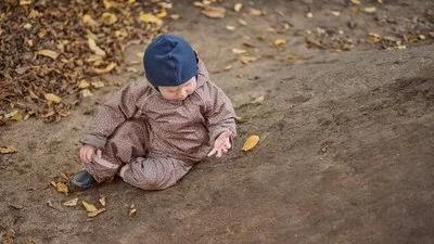 csm_Kind_auf_Hügel_im_Herbst_27e33c7cbf