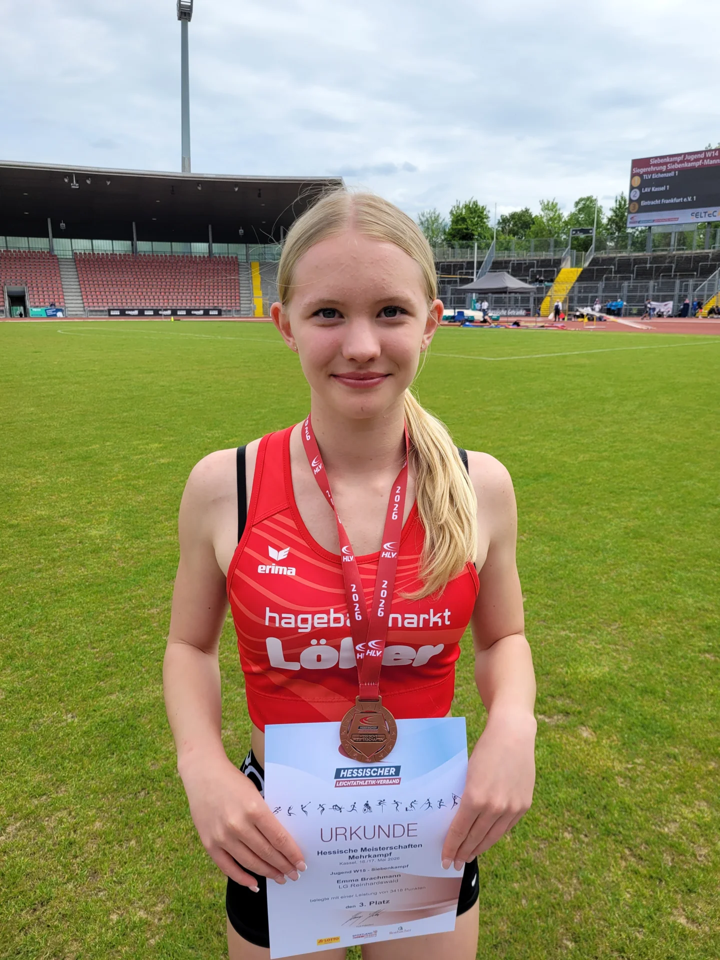 Emma Brachmann (SV Espenau) erzielte in einem spannenden Weitsprungfinale eine neue persönliche Bestleistung.