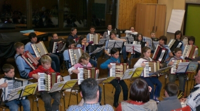 Kooperation Schule und Verein Abschlußkonzert der Akkordeon AG