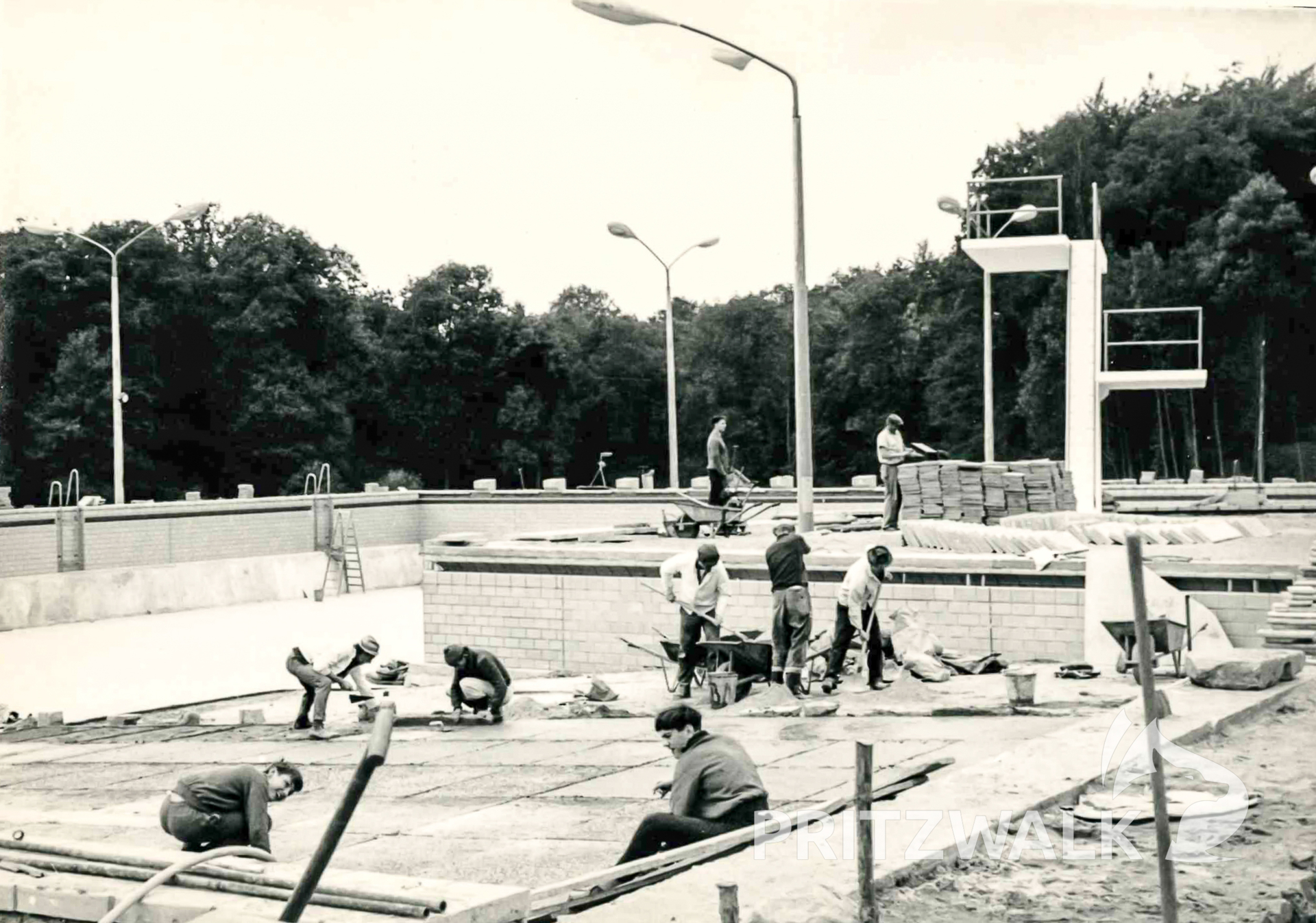 Bau des Hainholz-Schwimmbades in den Jahren 1968 und 1969. Foto: Stadt Pritzwalk