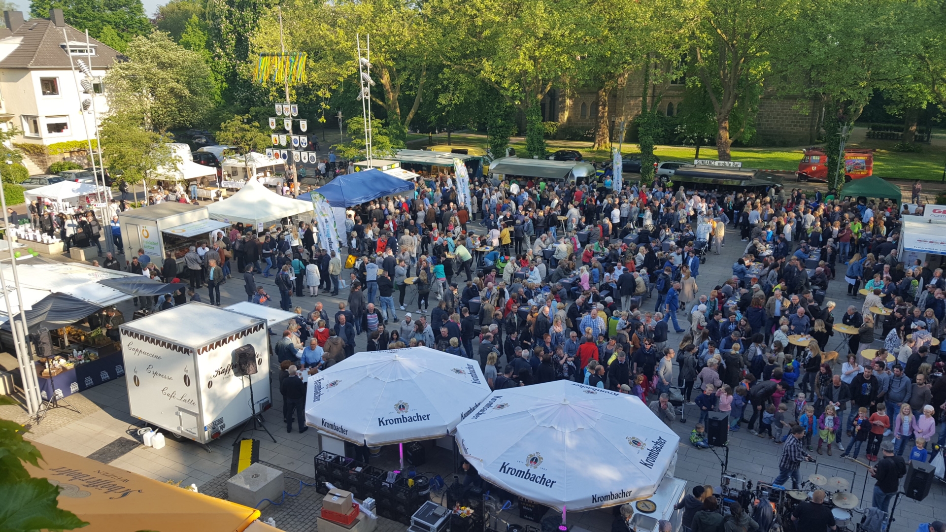 Streetfoodmarkt I voller Marktplatz