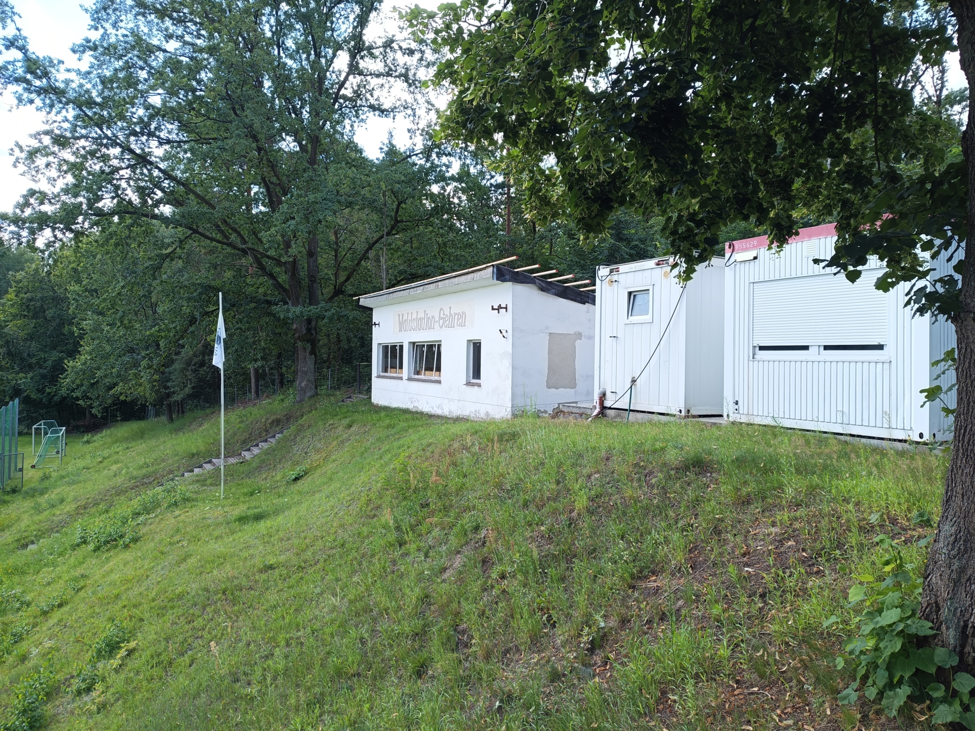 Gebäude im Waldstadion Gehren