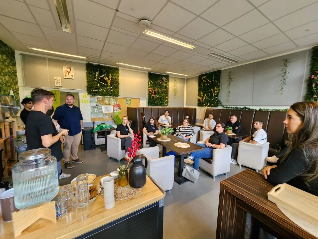 Diskussion im Schülercafe