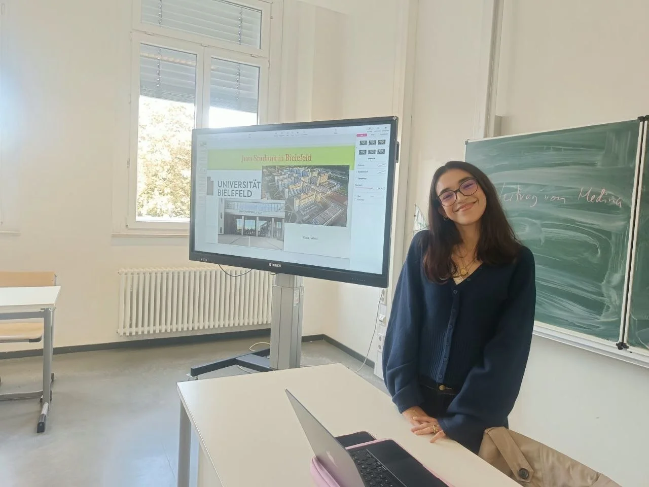 Eine ehemalige Schülerin stellt das Jura-Studium an der Uni Bielefeld vor