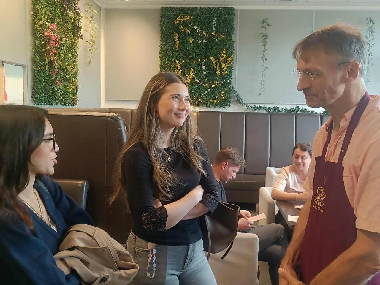 Herzliche und offene Gespräche mit Alumni waren möglich