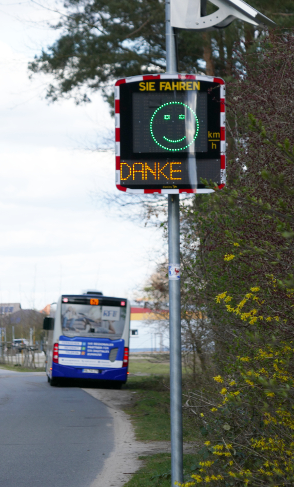 Geschwindigkeitsmessgerät Milow Bahndamm