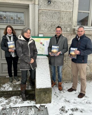 Foto zur Meldung: Gemeinsamer Austausch für eine nachhaltige Zukunft! Bürgermeister zu Gast im Forstamt Neureichenau!