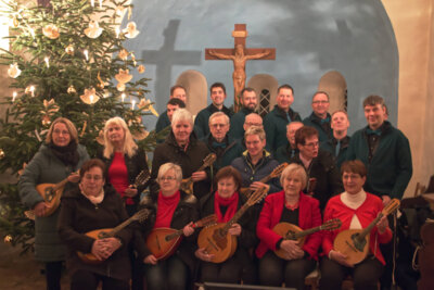 Mit Pa Ra Pa Pam Pam und Hallelujah: Traditionelles Adventskonzert in der Michaelskirche in Michelsdorf (Bild vergrößern)