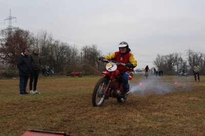 Erfolgreicher 38. Enduro-Frühstart trotz Minustemperaturen beim MSC Klein-Krotzenburg e.V. (Bild vergrößern)