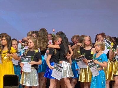 Glückliche Sieger 2023, die Tanzgruppe „Elementrix“ I Foto: SOS-Kinderdorf (Bild vergrößern)