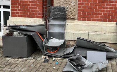 Rathaus-Briefkasten durch Vandalismus zerstört (Bild vergrößern)