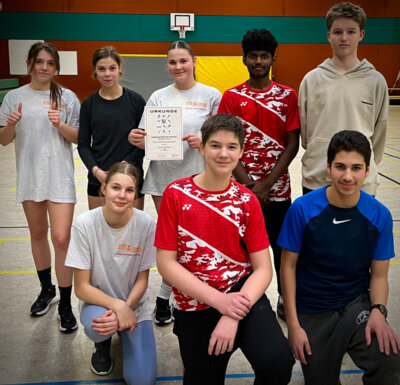 Foto zur Meldung: Die Badminton-Schulmannschaft des CSG belegt den 4. Platz bei den Regierungsbezirksmeisterschaften in der Wettkampfklasse II