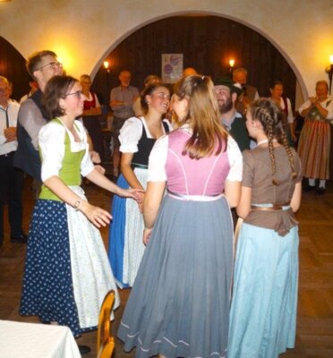 Foto zur Meldung: Herbsttanzl mit der Kirnstoaner Tanzlmusi beim Kistlerwirt in Bad Feilnbach am 23.10.2023