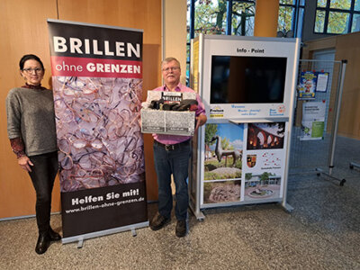 Übergabe von gesammelten Brillen im Rathaus der Gemeinde Freisen am 13.11.2023 (Bild vergrößern)