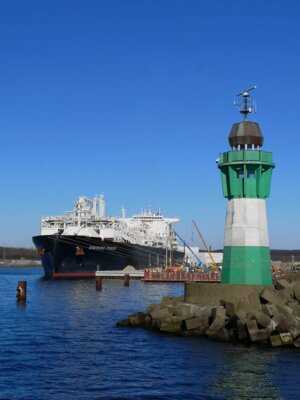 Meldung: Probebetrieb des Energie-Terminals „Deutsche Ostsee“ im Industriehafen Mukran