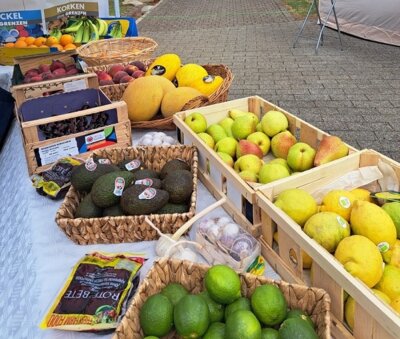 OBERTHAL hat einen Wochenmarkt - immer freitags von 9:00 Uhr bis 16.00 Uhr - und unser (Bild vergrößern)