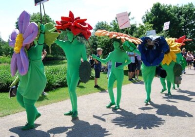 Festival: Walking Act Schnittblumen (Bild vergrößern)