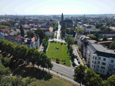 Blick auf Heinrich-Heine-Platz und Rathaus I Foto: Torsten Kaiser (Bild vergrößern)
