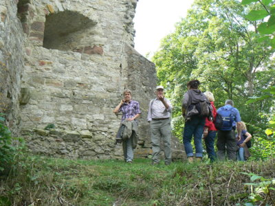 Gruppe bei Ruine Boyneburg (c) Anja Laun (Bild vergrößern)
